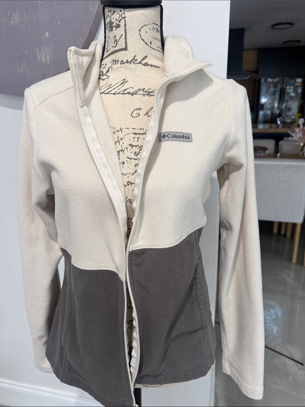 Columbia Two-Tone Cream and Gray Teddy Fleece Jacket